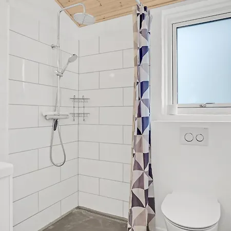5 Bedroom Cozy In 別荘