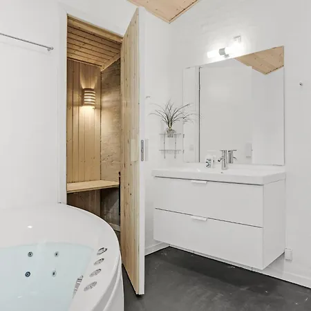 別荘 5 Bedroom Cozy In