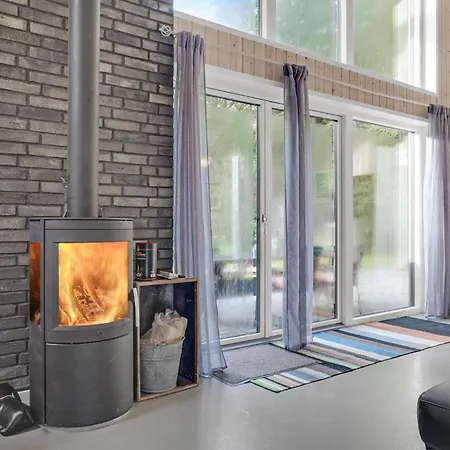 別荘 5 Bedroom Cozy In